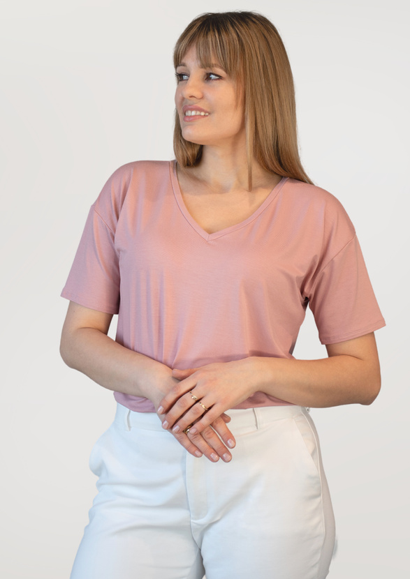 PATTY - loose T-shirt with a heart neckline in pink