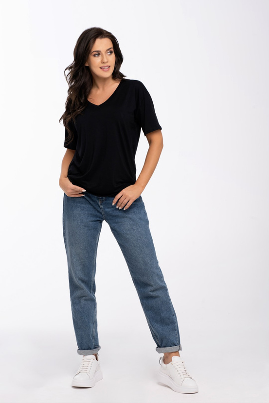 PATTY - loose T-shirt with a heart neckline in black